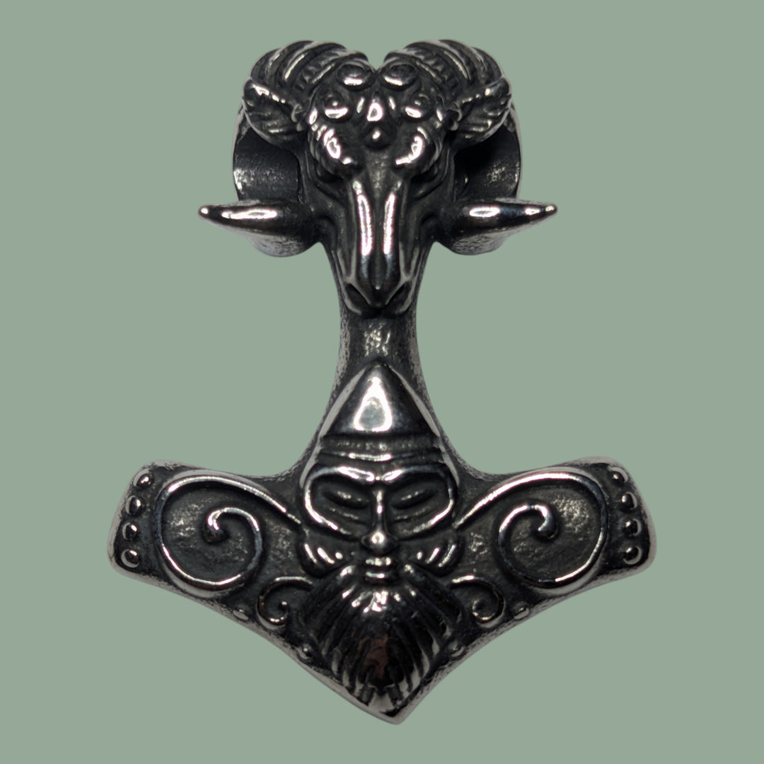 Thors Hammer (Mjölnir) mit Widderkopf-Design