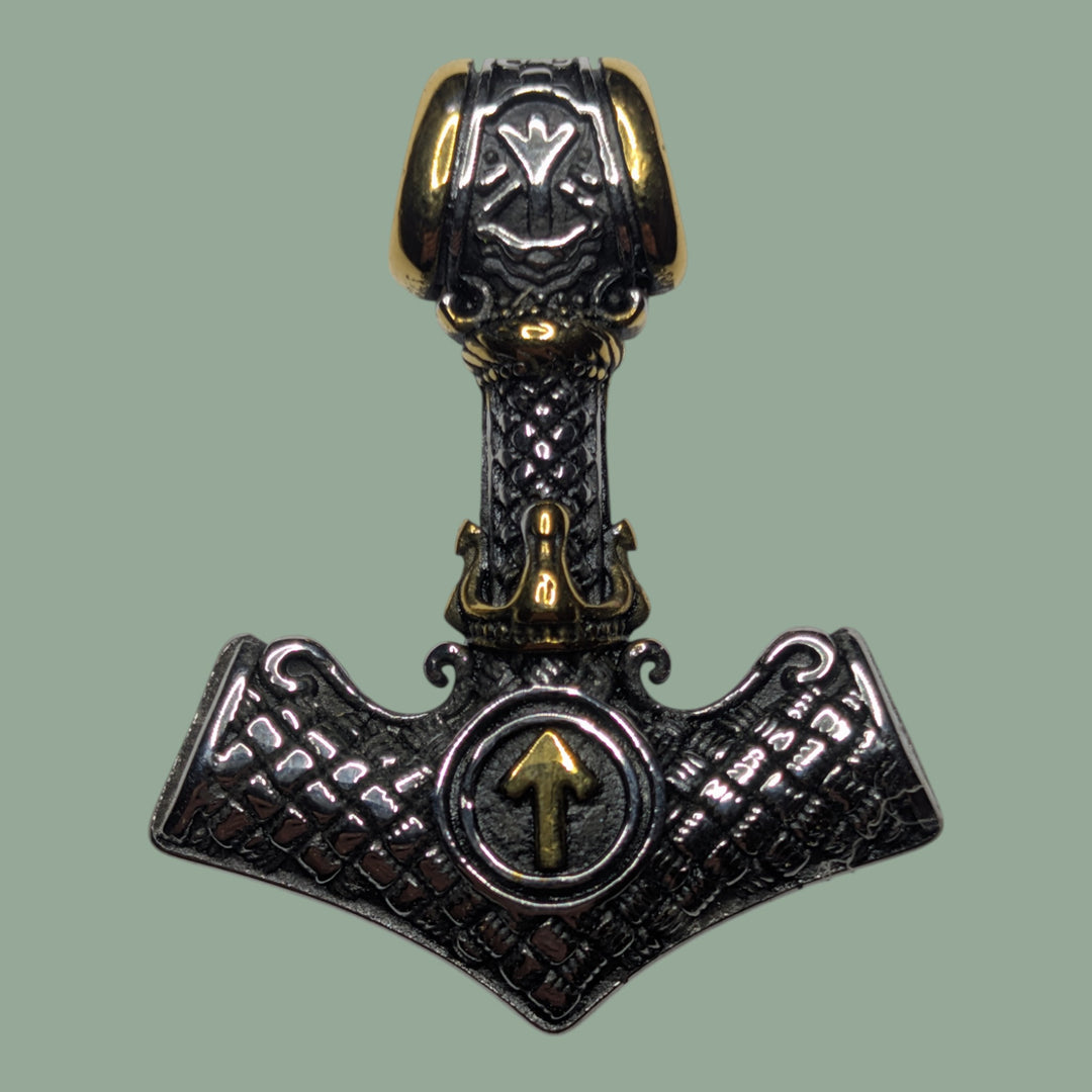 Thors Hammer (Mjölnir) mit Tiwaz-Rune