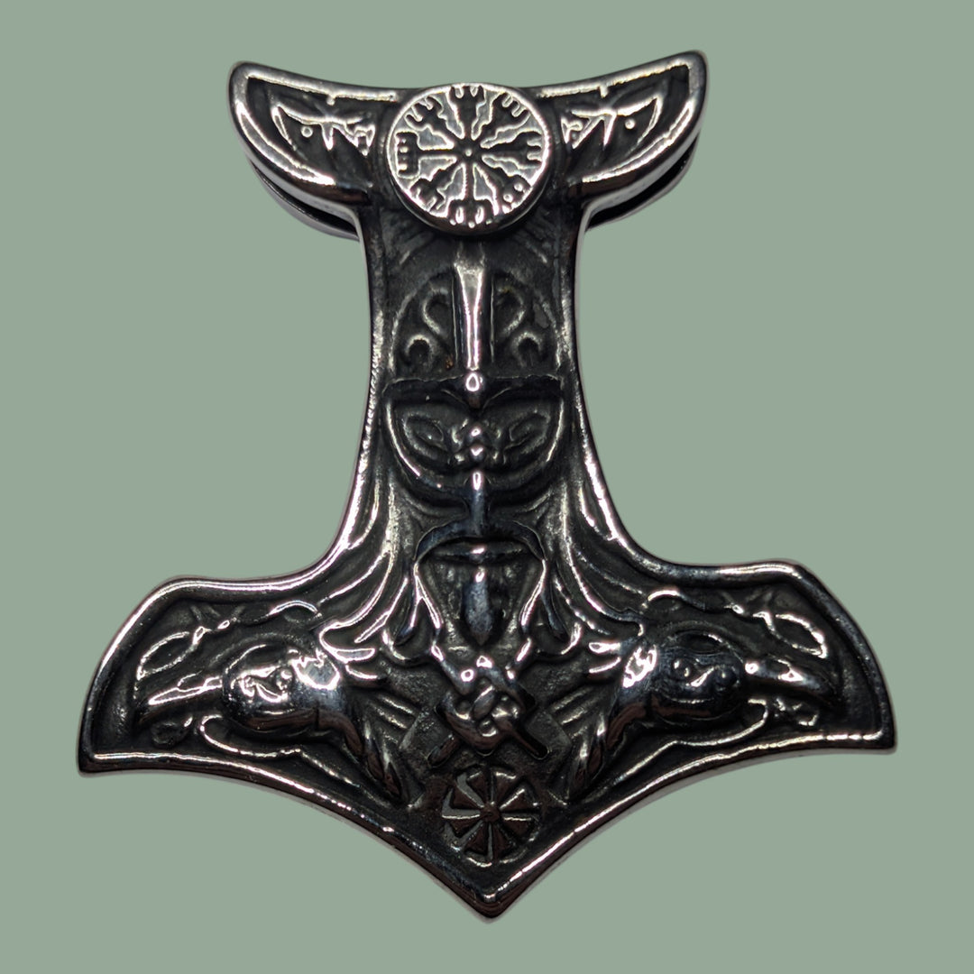 Thors Hammer (Mjölnir) mit Kriegergesicht