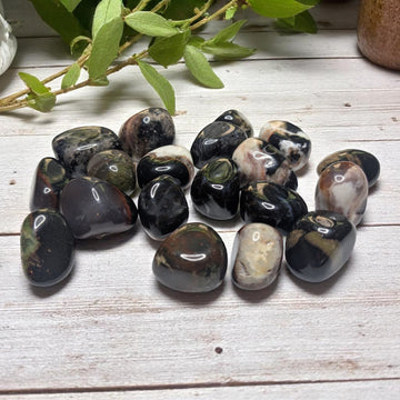 Sardonyx – Der Stein der Stärke und Selbstvertrauen