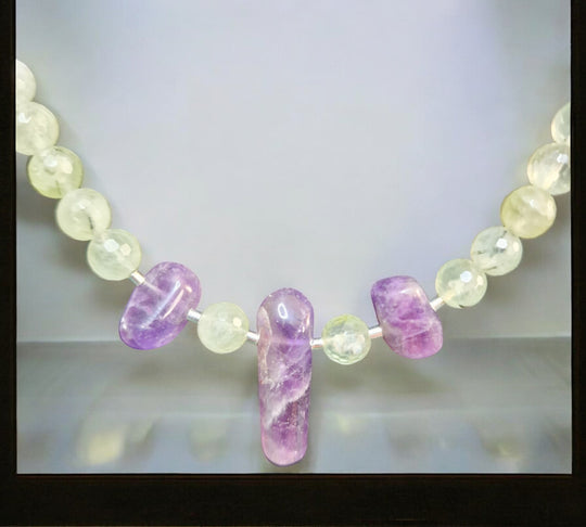 Elegante Halskette aus Prehnit und Amethyst Quarz - Sinnikäs