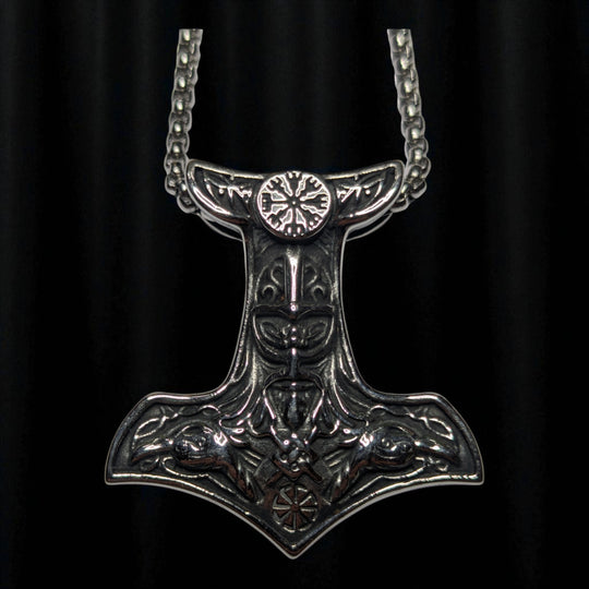 Thors Hammer (Mjölnir) mit Kriegergesicht