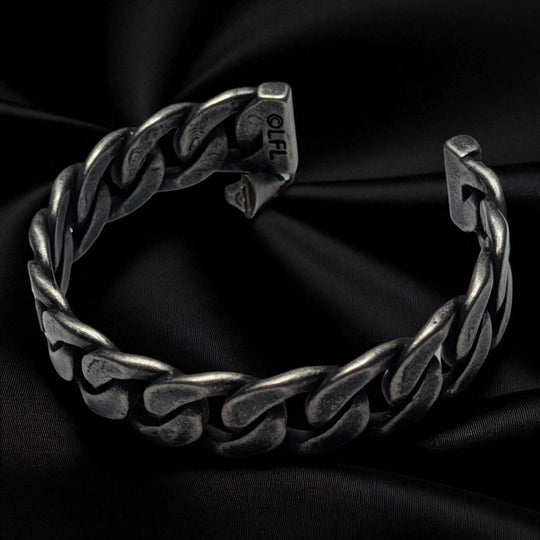 Armreif mit Lochmuster ( Dark side )
