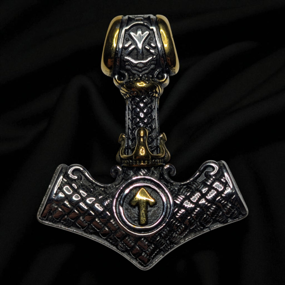 Thors Hammer (Mjölnir) mit Tiwaz-Rune
