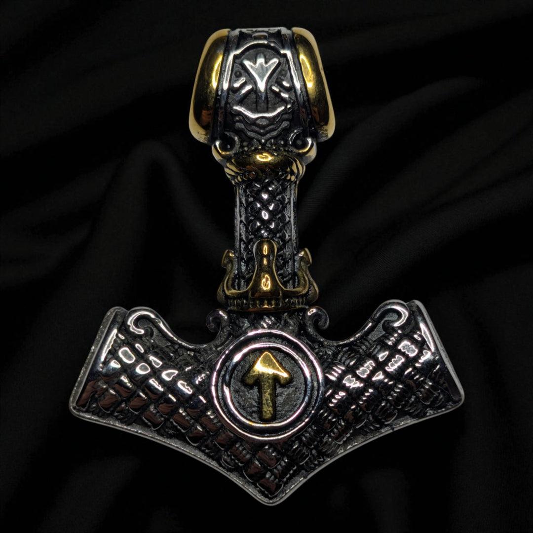 Thors Hammer (Mjölnir) mit Tiwaz-Rune