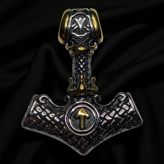 Thors Hammer (Mjölnir) mit Tiwaz-Rune