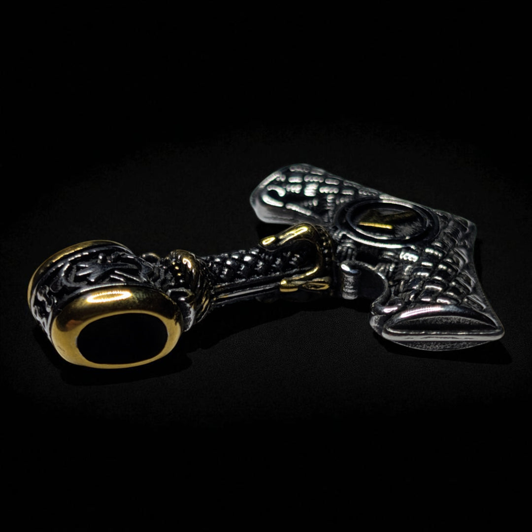 Thors Hammer (Mjölnir) mit Tiwaz-Rune