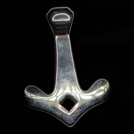 Thors Hammer (Mjölnir) mit Rabenschädel-Design