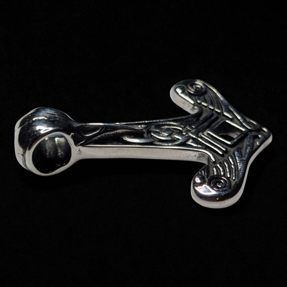 Thors Hammer (Mjölnir) mit Rabenschädel-Design