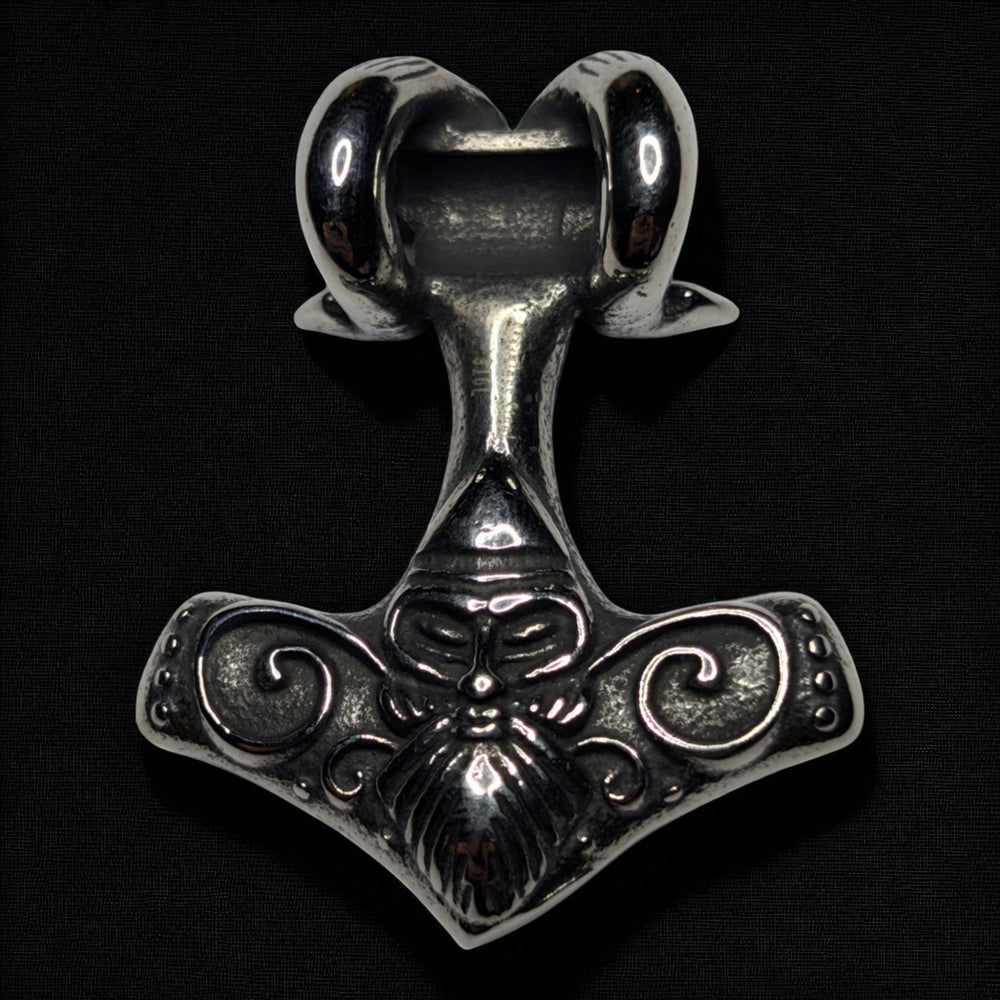 Thors Hammer (Mjölnir) mit Widderkopf-Design