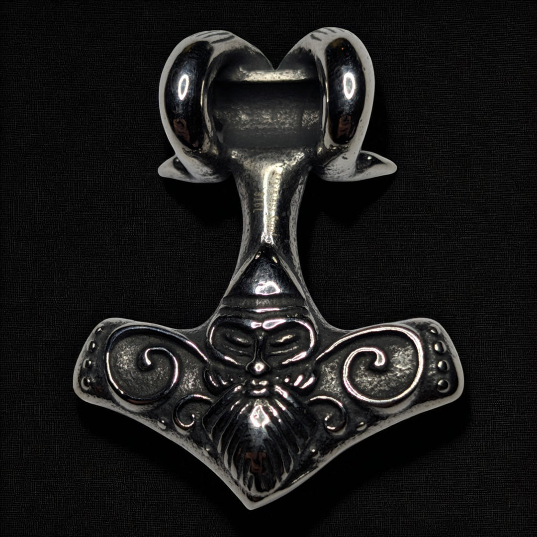 Thors Hammer (Mjölnir) mit Widderkopf-Design
