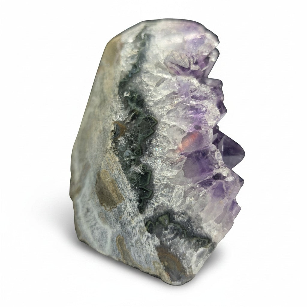 Schöne Amethyst-Geode mit tiefvioletten Kristallen und rauer Oberfläche, 10 cm x 6,5 cm x 8 cm, aus Brasilien.