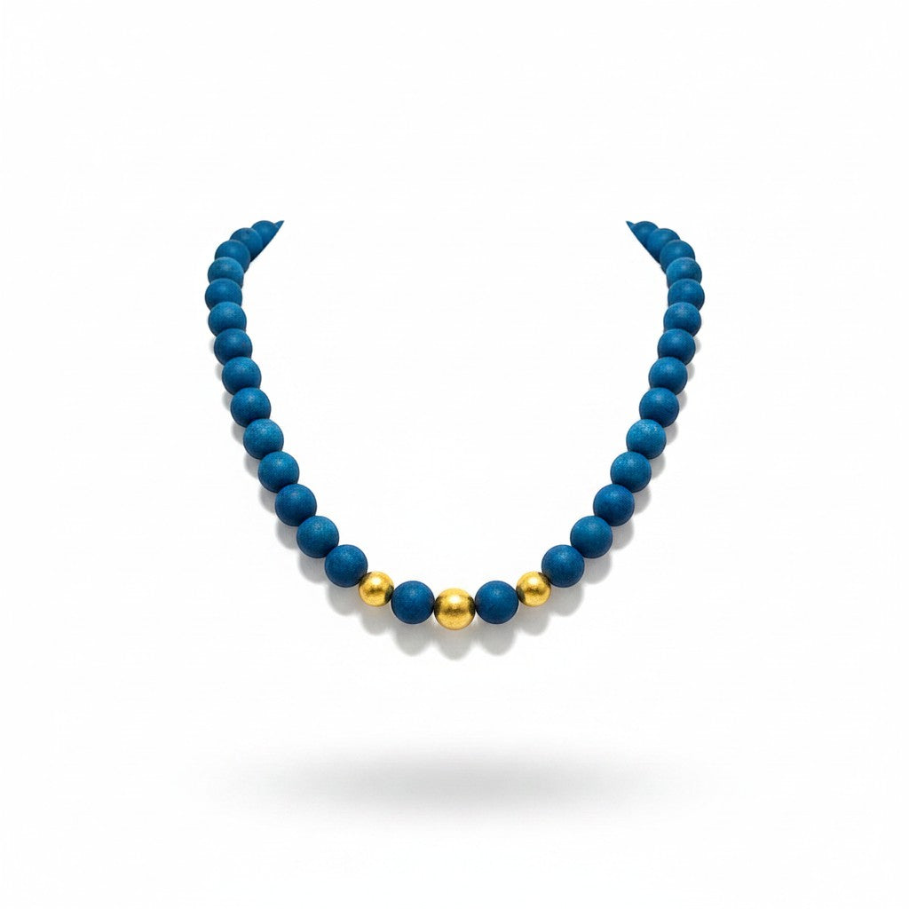 Schöne Halskette aus blauen Achat-Geodenperlen mit goldenen Akzentperlen