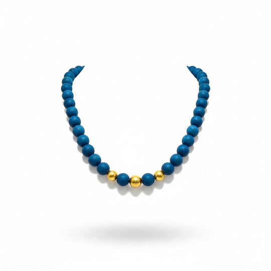 Schöne Halskette aus blauen Achat-Geodenperlen mit goldenen Akzentperlen