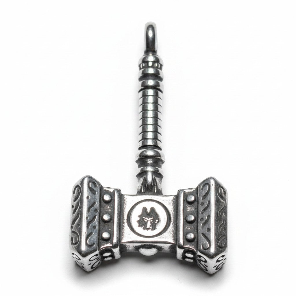 Schicke Halskette mit „Thors Hammer“-Anhänger aus Edelstahl, verziert mit einem Wolfssymbol und Runen. Antik-Silber-Finish.
