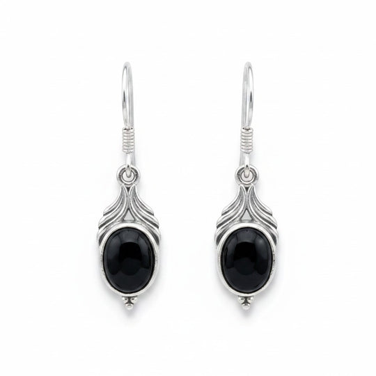 Schicke, ovale Ohrhänger mit Onyx-Edelstein aus poliertem Sterlingsilber mit Details im Vintage-Stil.