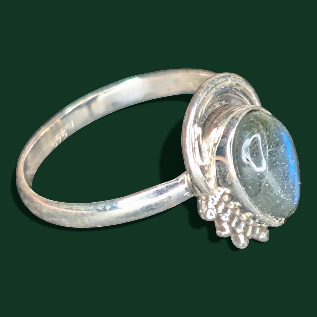 Schicker Ring aus Sterlingsilber mit ovalem Labradorit-Edelstein, Größe 53.