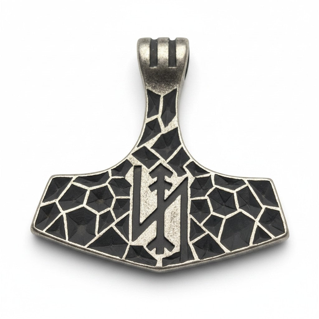 Sinnikäs Thor-Hammer-Anhänger aus Antiksilber mit schwarzem geometrischem Muster und Rune. Edelstahl.
