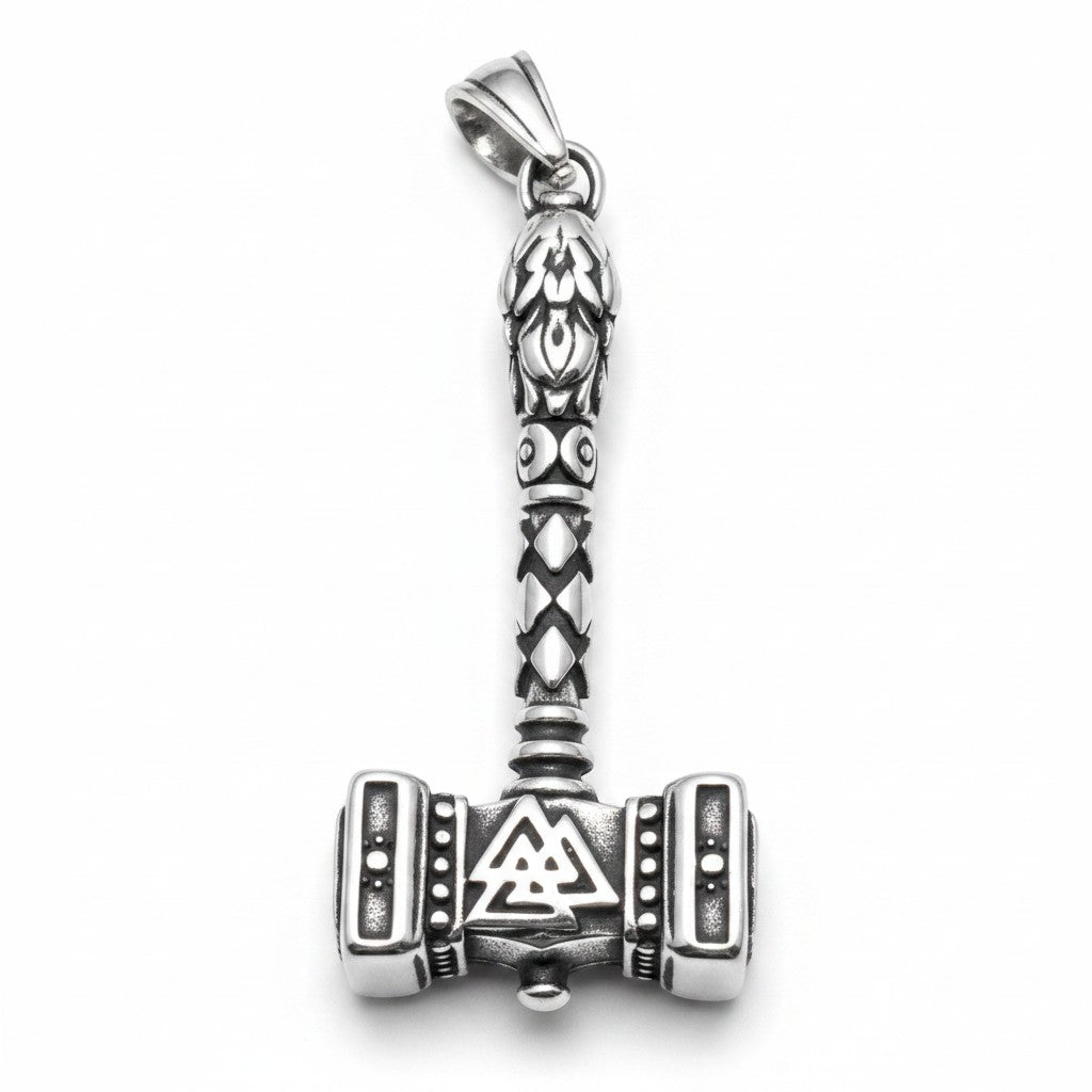 Schicker „Thors Hammer“-Anhänger aus Edelstahl mit aufwendigen Knotendetails und einem zentralen Wikingersymbol.