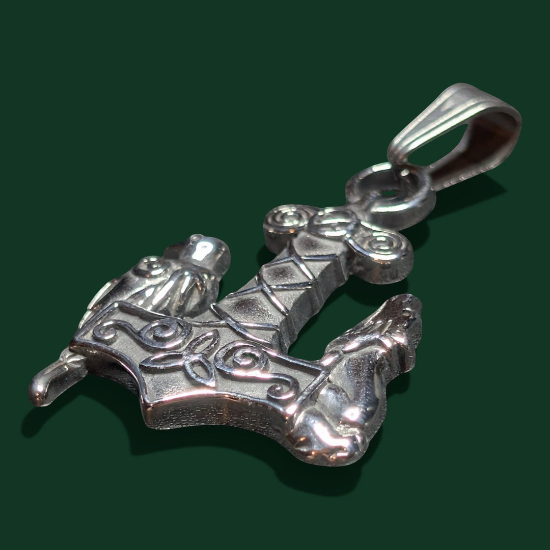 Schicker Thor-Hammer-Anhänger mit Raben- und Wolfsmotiven, aus Edelstahl.