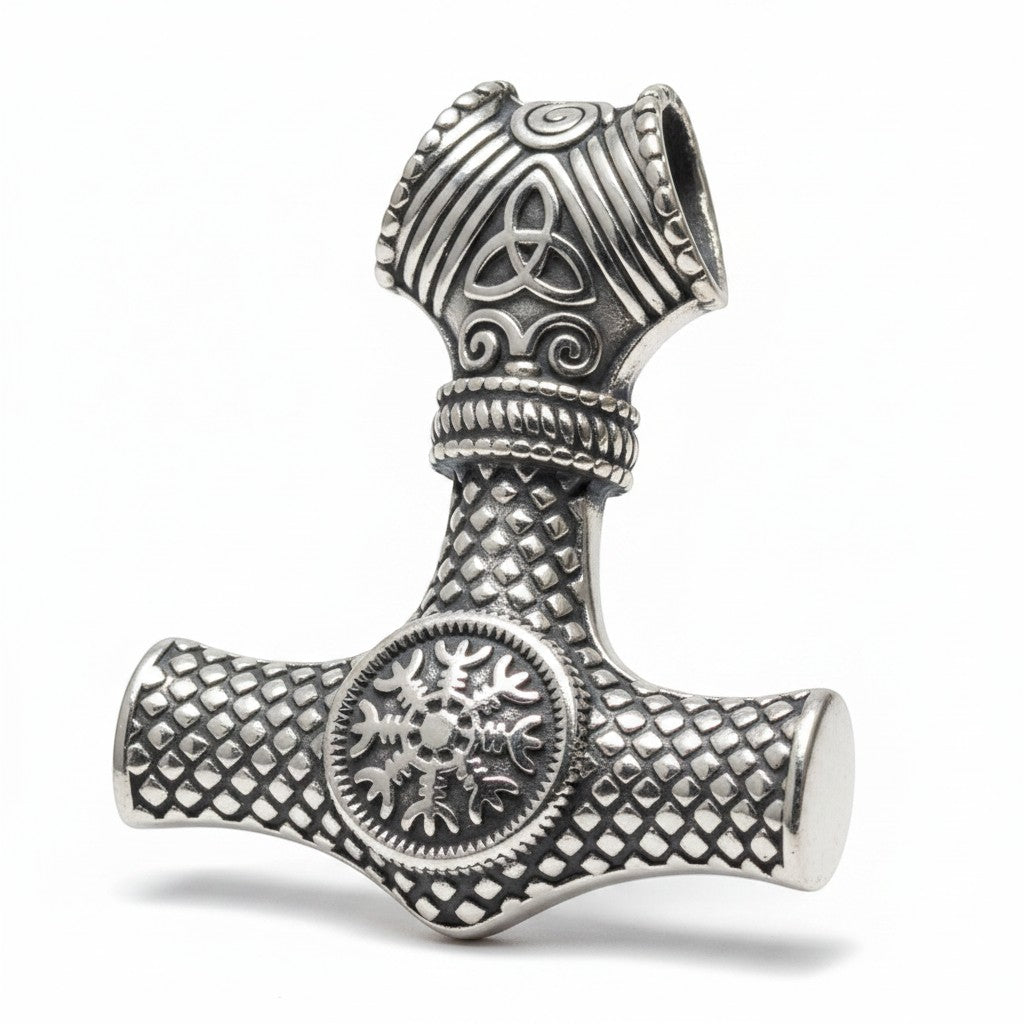Sinnikäs-Anhänger aus silbernem Edelstahl in Form eines Wikingerhammers mit Schneeflockensymbol und Knotenverzierungen.
