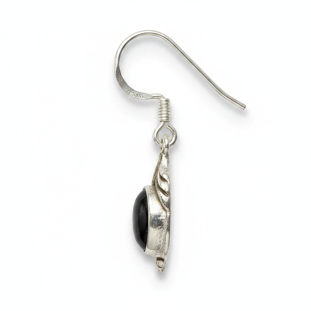 Schicke, ovale Ohrhänger mit Onyx-Edelstein aus poliertem Sterlingsilber mit Details im Vintage-Stil.