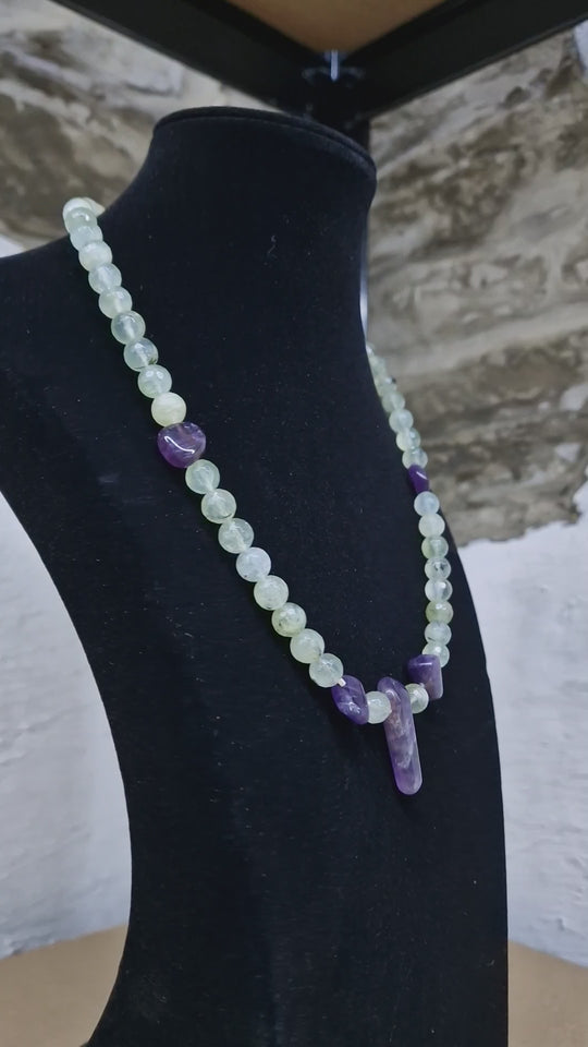 Elegante Halskette aus Prehnit und Amethyst Quarz