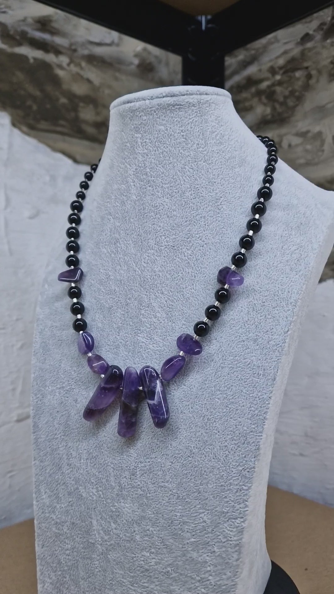 Stilvolle Halskette mit Onyx und Amethyst-Quarz