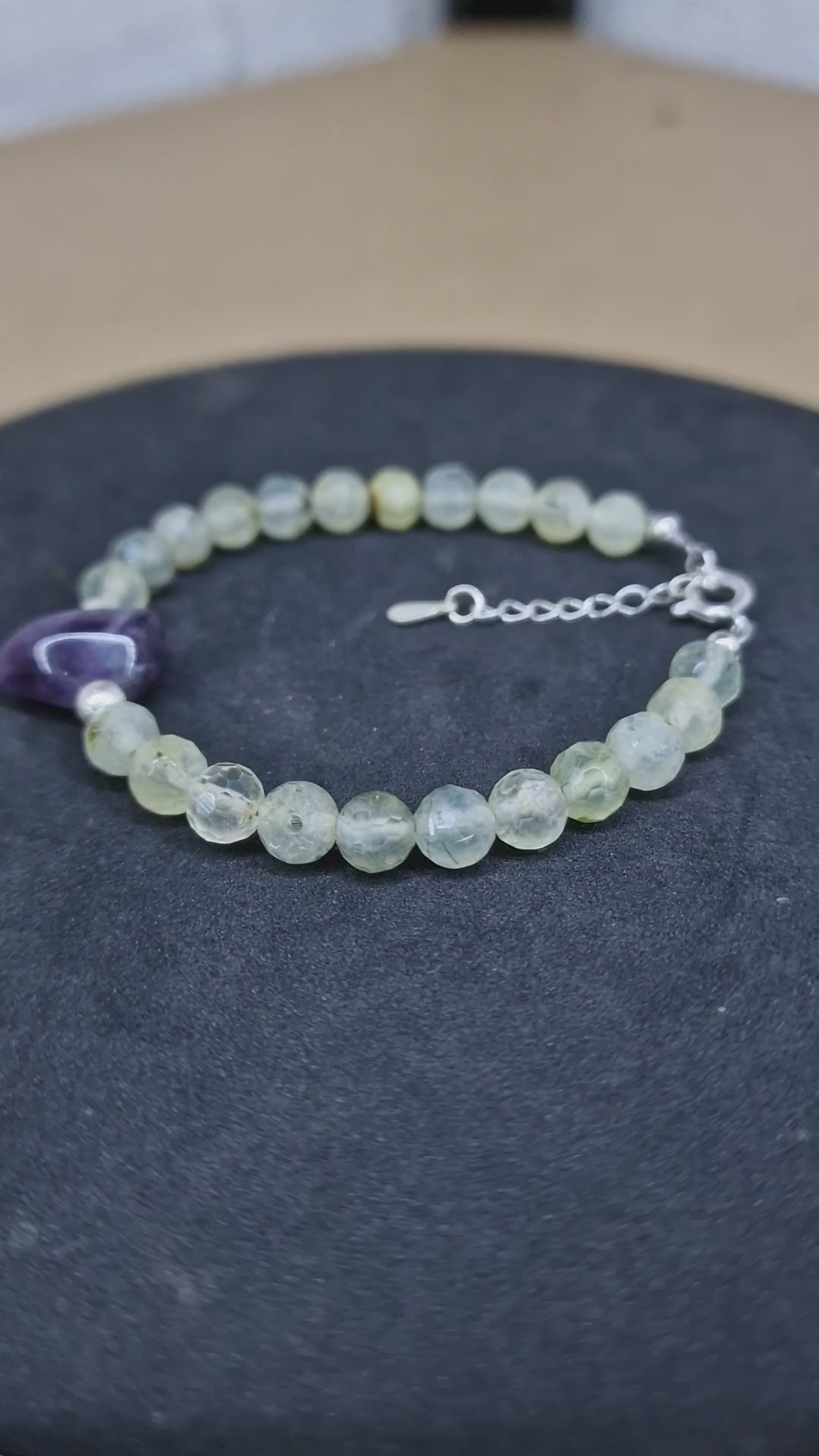 Armband aus Prehnit und Amethyst Quarz