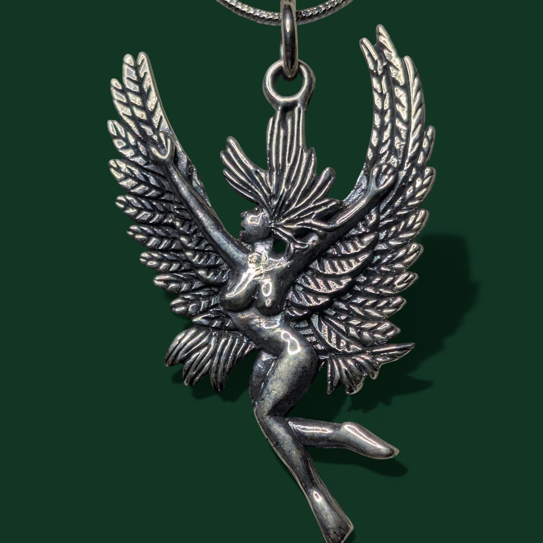 Ein Fee Anhänger (Damen) aus hochwertigem 925er Silber von Sinnikäs®.