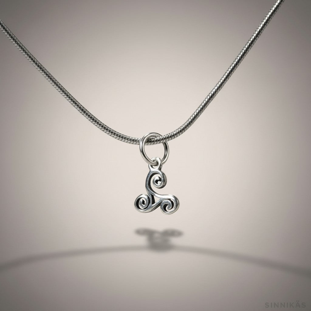 Ein Triskele Anhänger (Damen und Herren) aus 925er Silber der Marke Sinnikäs®.