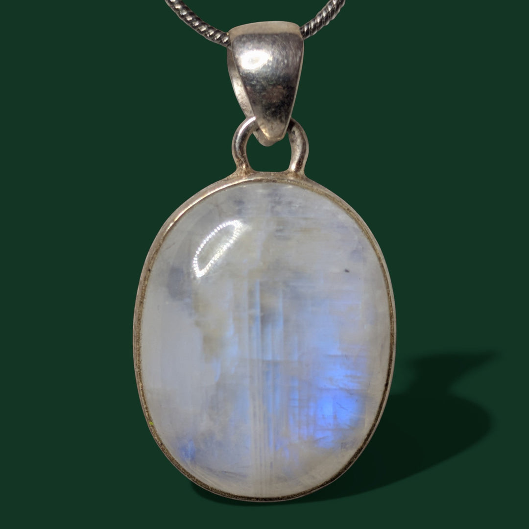 Stilvolle Geschenkidee: Anhänger aus 925er Silber für Damen mit rund/ovalem Mondstein aus bestem 925er Silber für einen besonderen Menschen.