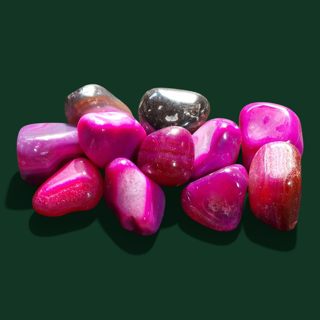 Ausgewählter Achat Pink Handschmeichler in Klassischer Trommelstein der Marke Sinnikäs®.