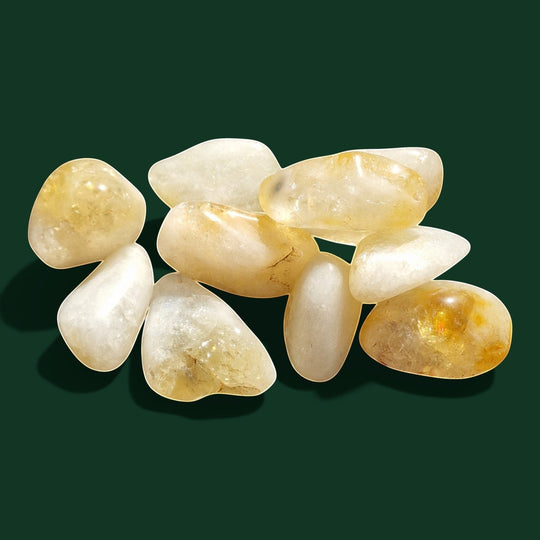 Ausgewählter Citrin Handschmeichler in Klassischer Trommelstein der Marke Sinnikäs®.