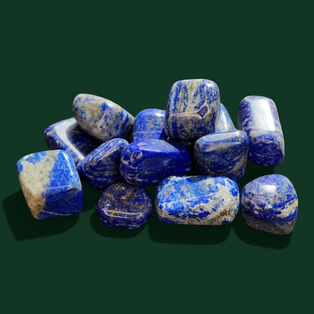 Ausgewählter Lapislazuli Handschmeichler in Klassischer Trommelstein der Marke Sinnikäs®.