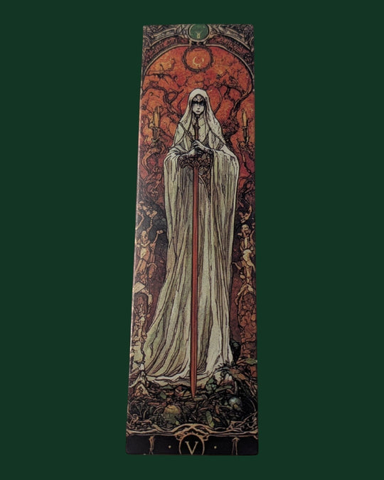 Detailaufnahme Lesezeichen mit Hexen Motiv (Variante 1) aus stabiler Premium-Pappe - Hochwertiges Buchzubehör und edles Geschenk für Leseratten.