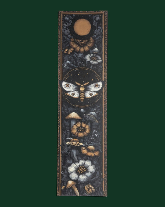 Detailaufnahme Lesezeichen mit Insekten Motiv (Variante 13) aus stabiler Premium-Pappe - Hochwertiges Buchzubehör und edles Geschenk für Leseratten.