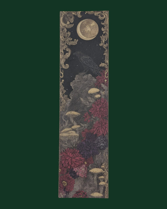 Detailaufnahme Lesezeichen mit Raben Motiv (Variante 6) aus stabiler Premium-Pappe - Hochwertiges Buchzubehör und edles Geschenk für Leseratten.