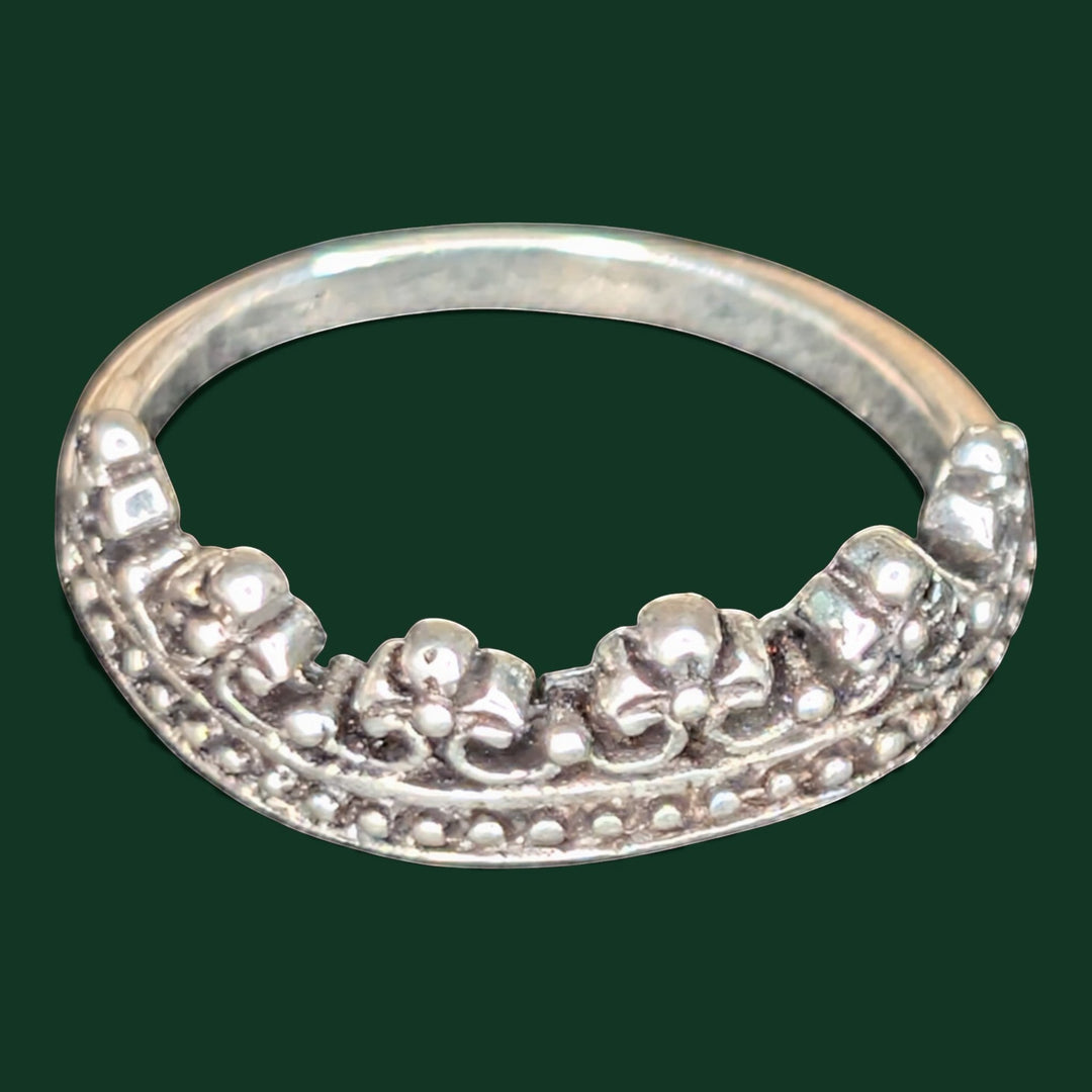 Detailaufnahme vom Klassisch Schlicht Ring aus 925er Silber von Sinnikäs®.