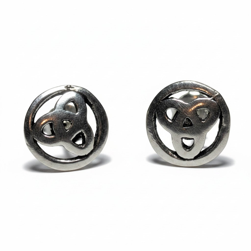 Ein Ohrstecker (Damen) aus hochwertigem 925er Silber von Sinnikäs®.