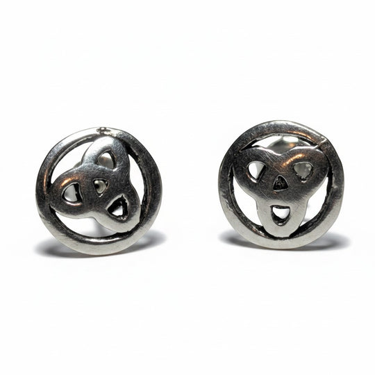 Ein Ohrstecker (Damen) aus hochwertigem 925er Silber von Sinnikäs®.