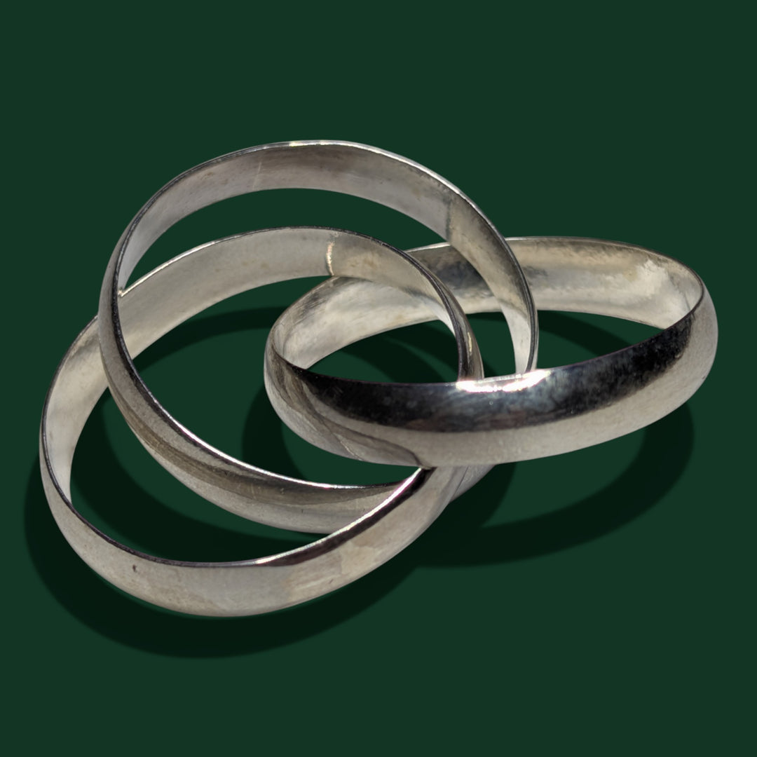 Ein Ring (Damen) aus hochwertigem 925er Silber von Sinnikäs®.
