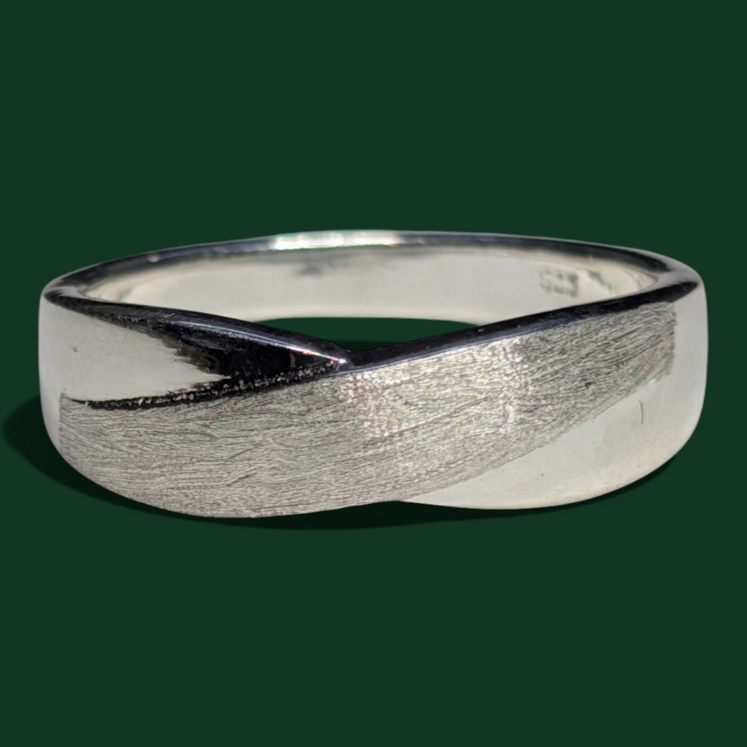 Ein Ring (Damen) aus hochwertigem 925er Silber von Sinnikäs®.
