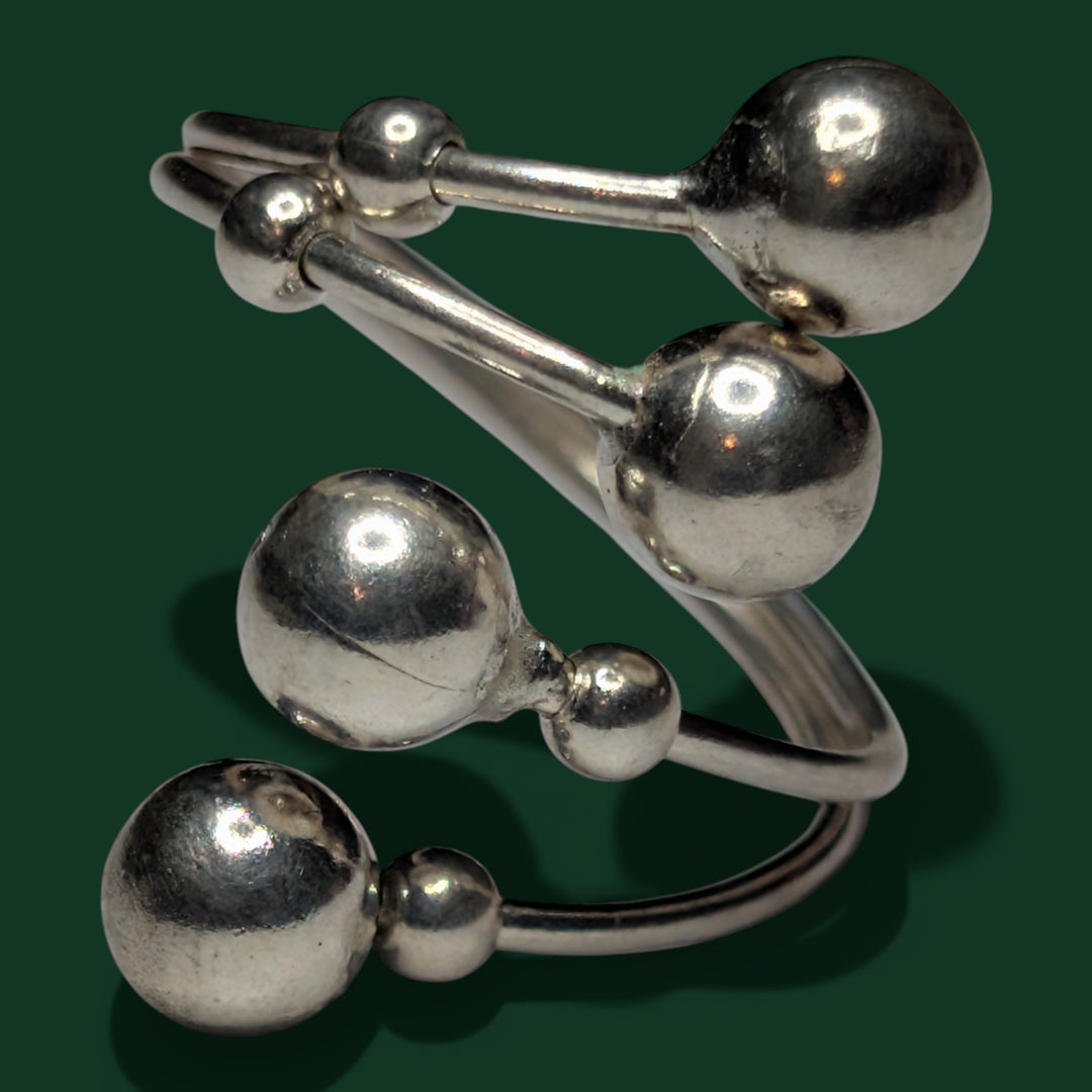 Ein Ring (Damen) aus hochwertigem 925er Silber von Sinnikäs®.