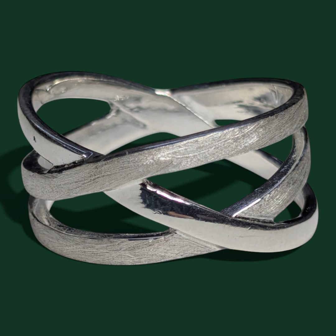 Ein Ring (Damen) aus hochwertigem 925er Silber von Sinnikäs®.