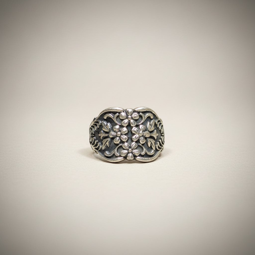 Ein Ring (Damen) aus hochwertigem 925er Silber von Sinnikäs®.