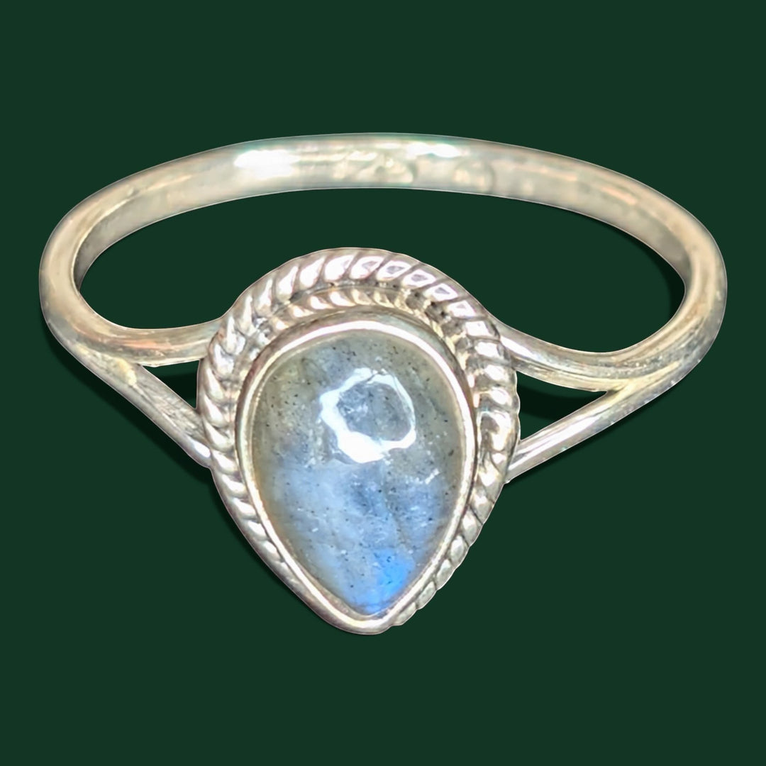 Detailaufnahme vom Ring aus 925er Silber von Sinnikäs®.