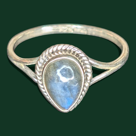Detailaufnahme vom Ring aus 925er Silber von Sinnikäs®.