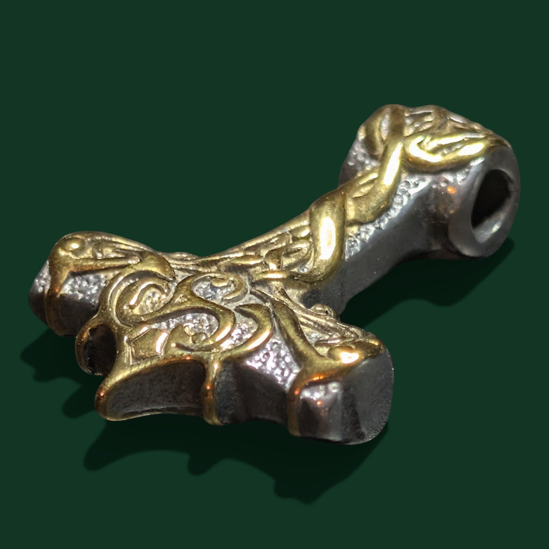 Nahaufnahme des Amulett der Marke Sinnikäs®.