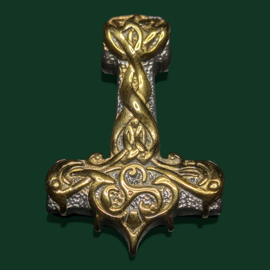 Detailaufnahme vom Amulett aus Edelstahl von Sinnikäs®.